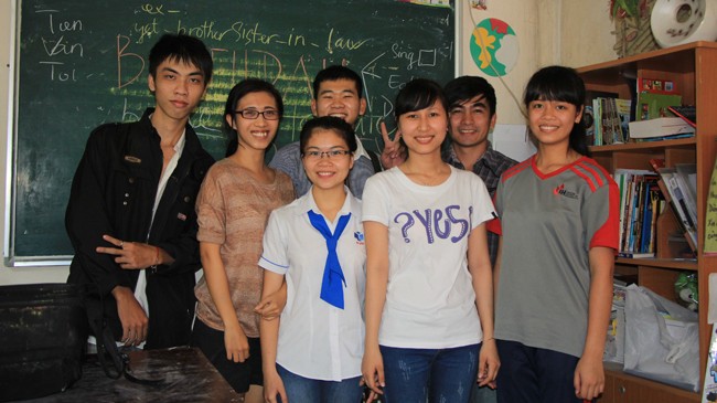 Học ngoại ngữ nơi cửa Phật - ảnh 1