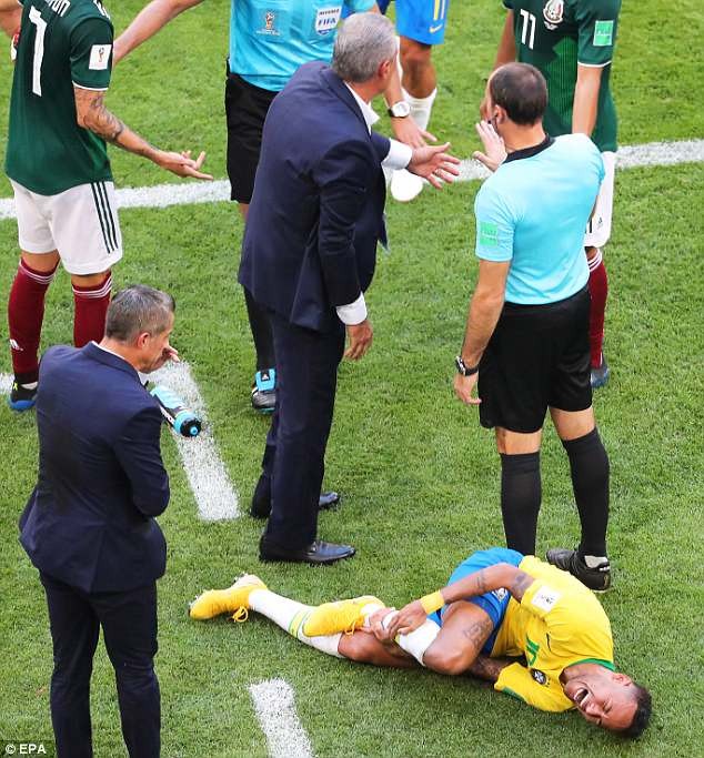 Neymar gây bão vì 'diễn kịch' quá lố, giãy đành đạch trên sân - ảnh 3