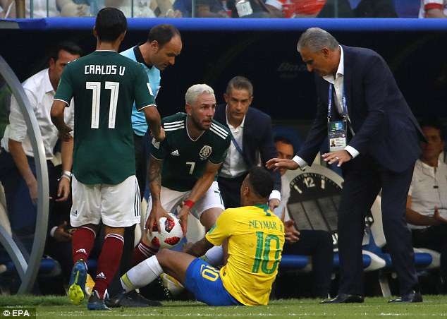 Neymar gây bão vì 'diễn kịch' quá lố, giãy đành đạch trên sân - ảnh 2