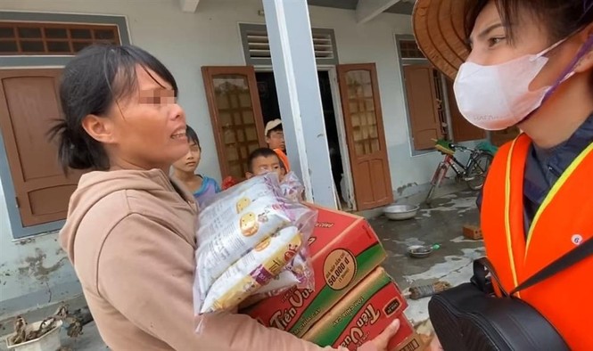 Thủy Tiên tài trợ học phí đến hết đại học cho 2 em nghèo vùng lũ - ảnh 2