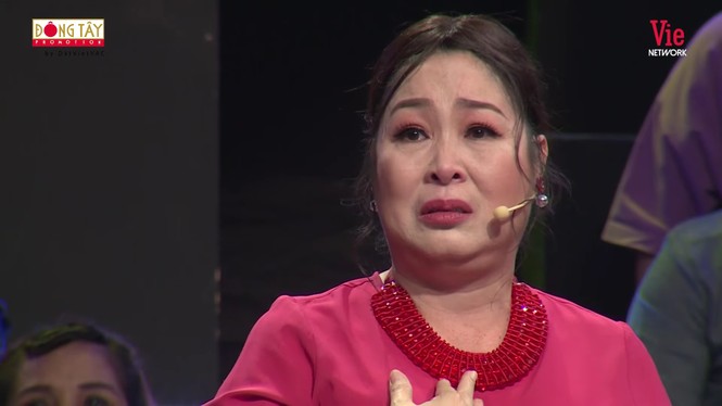 NSND Hồng Vân bật khóc nức nở kể lại chuyện ngày đi học bị bắt nạt - ảnh 2
