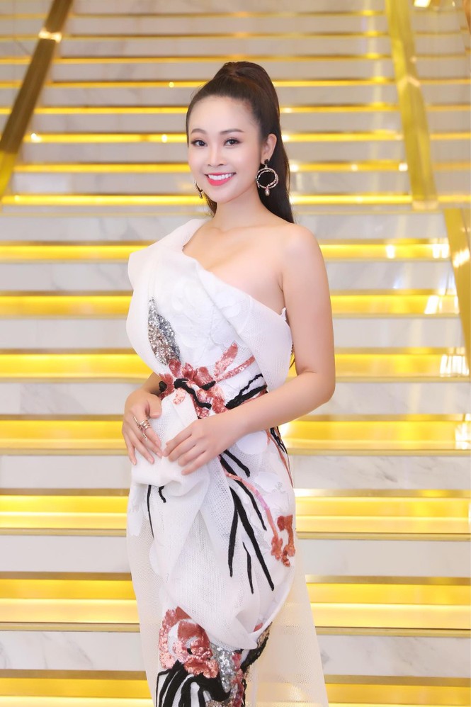 MC có nụ cười đẹp nhất VTV tiết lộ về chồng sắp cưới là diễn viên đang đóng phim giờ vàng - ảnh 10