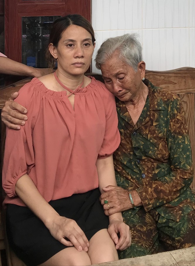 Cô Hon trở về từ tổ quỷ tại Trung Quốc thấy ấm áp trong vòng tay mẹ - ảnh 1