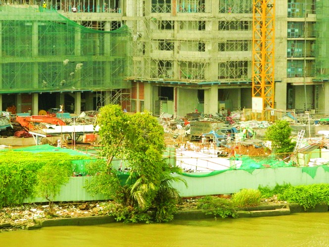 Thôn tính 'đất vàng' ven sông Sài Gòn: Tài sản chung biến thành của riêng - ảnh 1