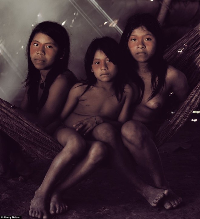 Người Huaorani tự nhận là bộ lạc dũng cảm nhất vùng Amazon, Nam Mỹ. Dân số của bộ lạc này là khoảng 2.000 người, nhưng đang bị đe dọa do việc khai thác dầu và nạn chặt phá gỗ trái phép