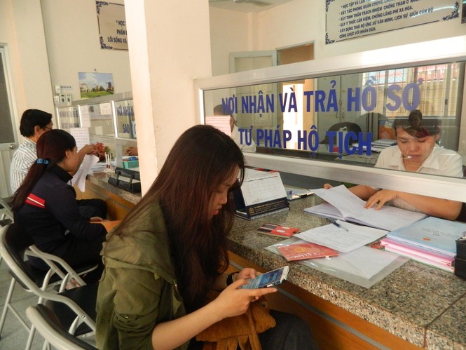 TPHCM sẽ ‘bêu’ tên cán bộ nhũng nhiễu trên cổng thông tin điện tử - ảnh 1