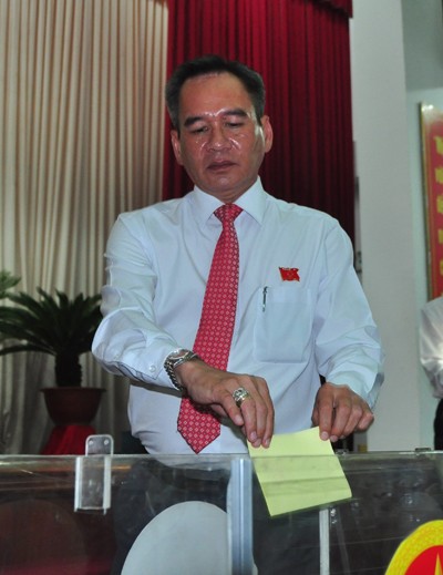 Ông Lữ Văn Hùng tái cử Chủ tịch UBND tỉnh Hậu Giang - ảnh 1