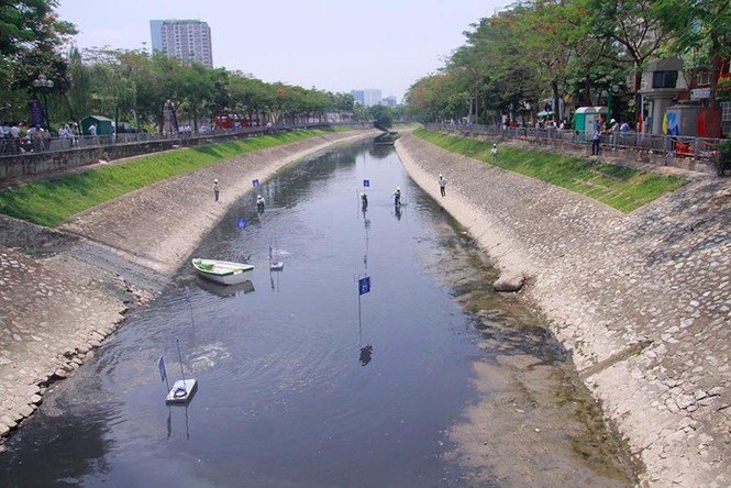 'Sông Tô Lịch như người bệnh, chỉ đỡ xấu chứ không thể sạch' - ảnh 1