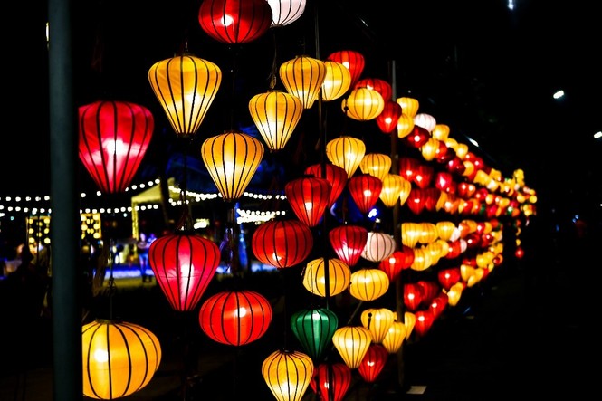 Thả đèn hoa đăng – Nét văn hóa mới tại Thành phố biển hồ Vinhomes Ocean Park - ảnh 1