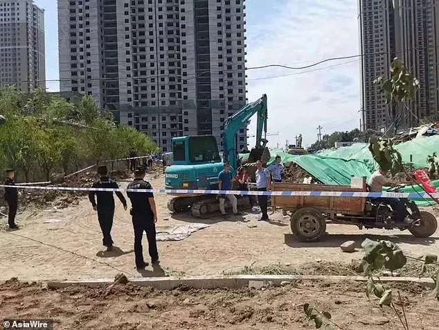 Đào bới sân trường, vô tình “mở cửa” mộ cổ 1.300 tuổi - ảnh 3