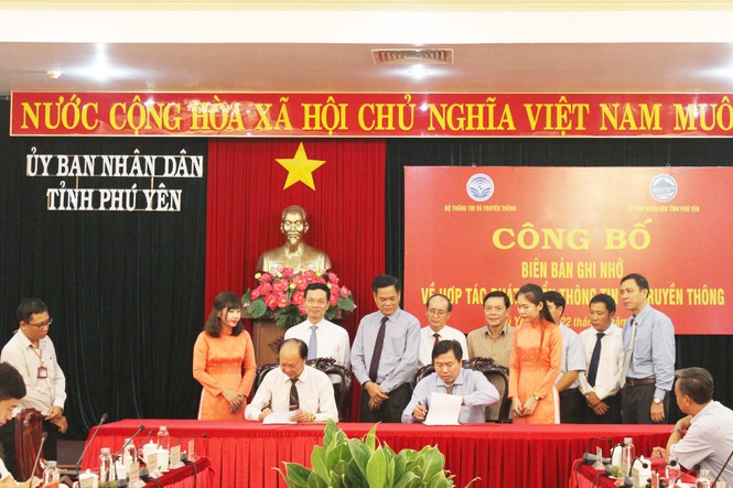 LienVietPostBank và tỉnh Phú Yên ký kết thỏa thuận hợp tác - ảnh 1