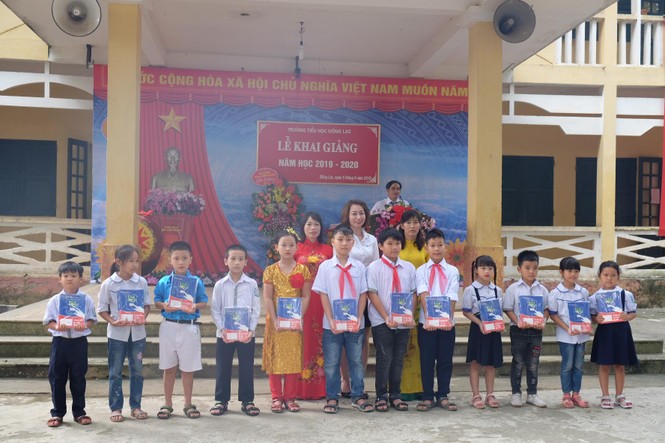 EVN HANOI đồng hành cùng học sinh khó khăn trong năm học mới - ảnh 1