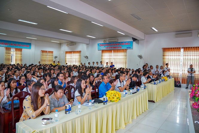Mang tri thức về phục vụ quê hương giàu đẹp - ảnh 3