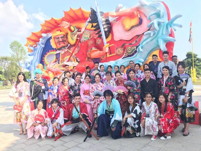Cộng đồng cosplay 'phát cuồng' với điểm sống ảo mới ở Hà Nội - ảnh 2