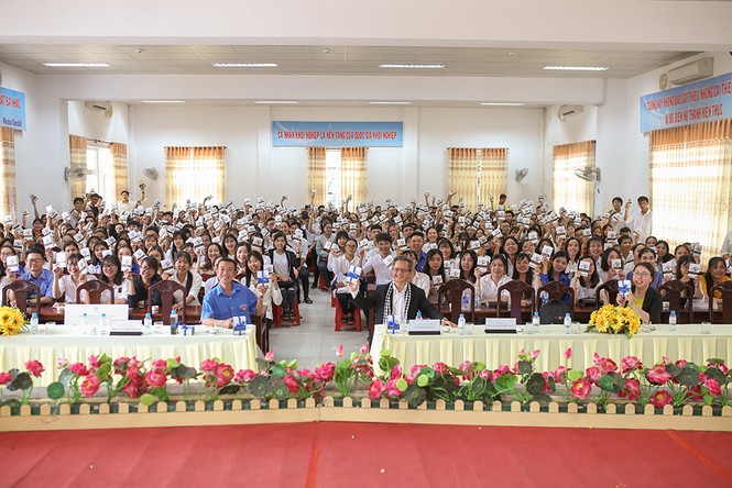 Mang tri thức về phục vụ quê hương giàu đẹp - ảnh 7
