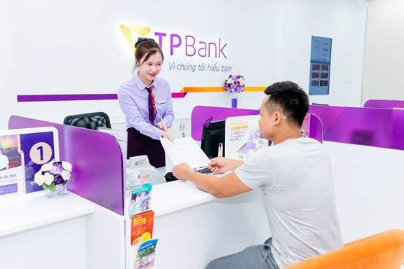 Enterprise Asia trao tặng giải thưởng kép cho ông Đỗ Minh Phú và TPBank - ảnh 1