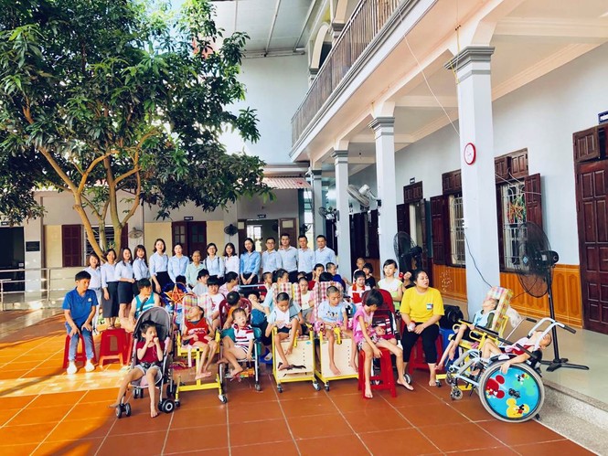 Eximbank tổ chức ‘đêm hội trăng rằm’ cho trẻ em nghèo khuyết tật - ảnh 1