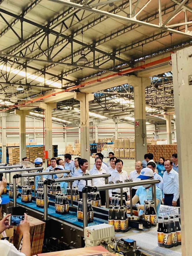 Phó Thủ tướng Trịnh Đình Dũng thăm nhà máy nước khoáng Vĩnh Hảo - ảnh 1