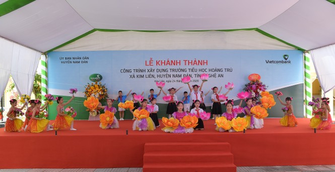 Vietcombank xây dựng trường cho học sinh trên quê hương Chủ tịch Hồ Chí Minh - ảnh 3