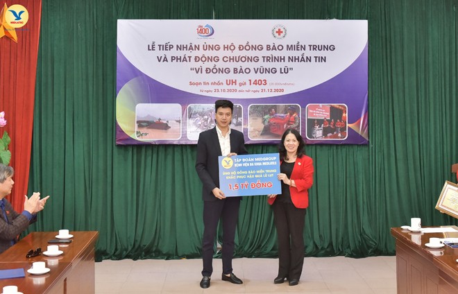 Đại diện tập đoàn MED GROUP trao 1,5 tỷ đồng tới Hội Chữ Thập đỏ Việt Nam - ảnh 1