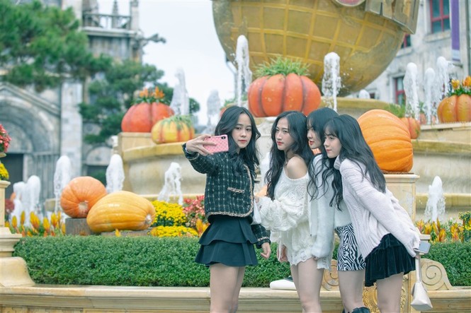 31/10 này, xứ sở Cầu Vàng 'biến hình' với lễ hội Halloween - ảnh 2