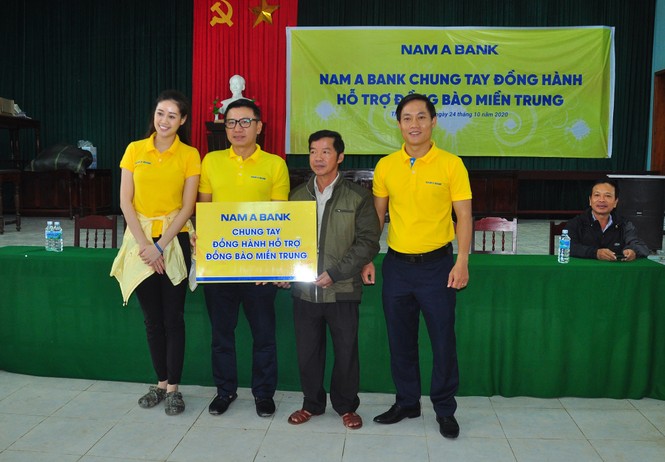 Nam A Bank chung tay hướng về miền Trung thân yêu - ảnh 1