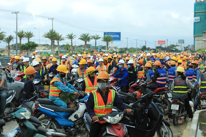 “Đại công trường” Bãi Dài - Cam Ranh hối hả thi công - ảnh 1