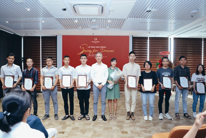 Tập đoàn Nam Long trao học bổng thường niên 'Swing For Dreams' 2020 - ảnh 1