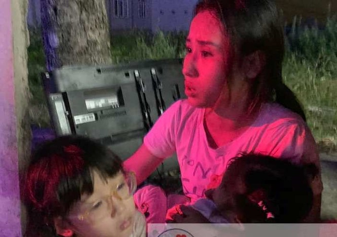 Ba mẹ con thoát chết khi quán cà phê, vựa phế liệu bốc hỏa lúc rạng sáng - ảnh 6