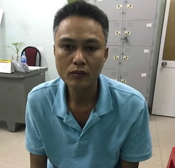 Kẻ dùng dao đâm cô gái ngồi trên xe máy đã ra đầu thú - ảnh 1