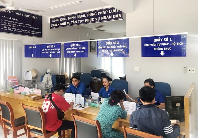 Đoàn thanh niên đến tận nhà giúp dân giải quyết thủ tục hành chính - ảnh 1