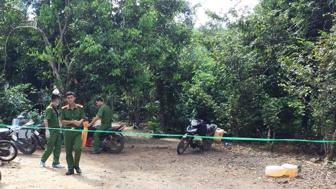 Em trai nổ súng giết chị dâu, bắn anh ruột trọng thương - ảnh 1