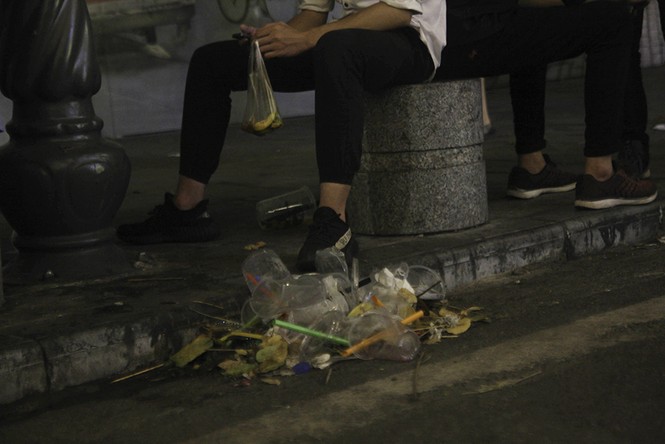 Trung Thu, Ngập rác - ảnh 4