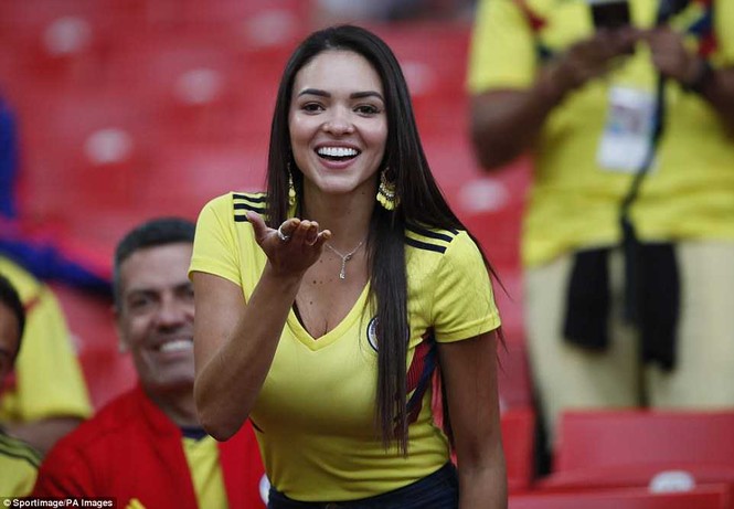 Màn đọ sắc ‘một chín một mười’ của dàn fan nữ tuyển Anh và Colombia - ảnh 12
