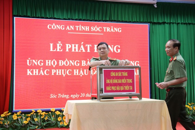Đại hội đảng bộ TP Đà Nẵng, đại biểu quyên góp được hơn 140 triệu ủng hộ dân vùng bão lụt - ảnh 3