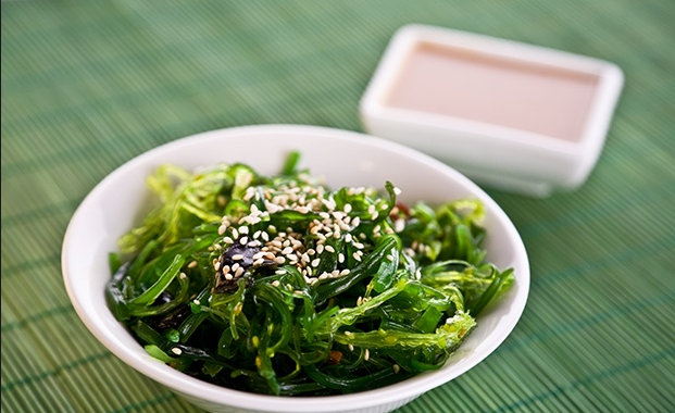 Rau củ rẻ bèo bán đầy ở Việt Nam, giải độc gan tốt không ngờ - ảnh 1