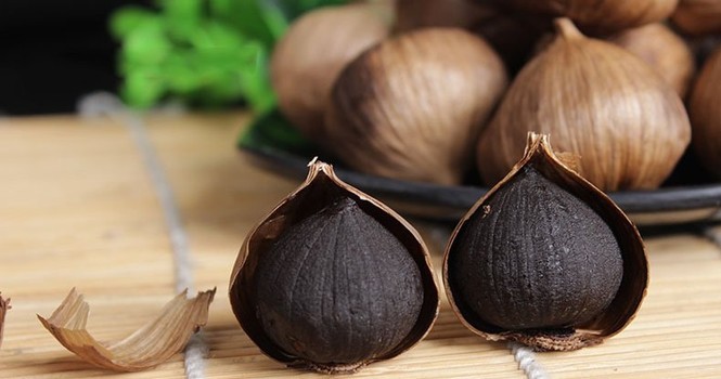 Những người này tuyệt đối không ăn tỏi đen vì cực kỳ nguy hiểm - ảnh 2