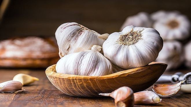 Những đại kỵ khi ăn tỏi, biết mà tránh kẻo 'hối không kịp' - ảnh 2