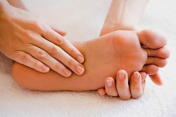 Dấu hiệu từ bàn chân cảnh báo bạn có thể đang mang 'trọng bệnh' - ảnh 4