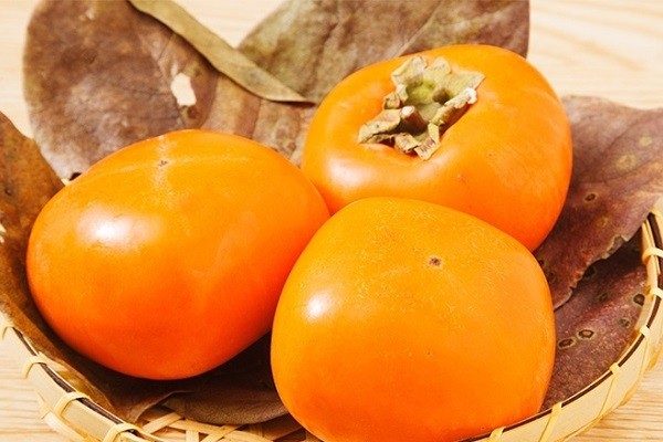 Vì sao nhiều người bị tắc ruột suýt chết khi ăn quả hồng giòn? - ảnh 1