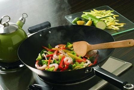 Những dụng cụ nấu ăn có thể gây 'trọng bệnh' mà bạn không thể ngờ - ảnh 1