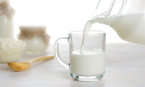 Uống sữa cách này nguy hiểm hơn 'hạ độc' cơ thể - ảnh 1