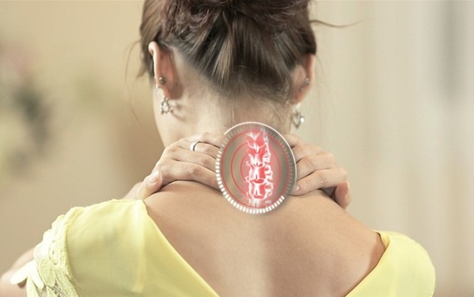 Thoái hóa cột sống cổ: Căn bệnh 'sát thủ' với dân văn phòng - ảnh 1