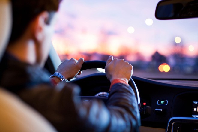 Cảnh báo: Nguy cơ lây nhiễm Covid-19 trong xe bus, taxi - ảnh 1