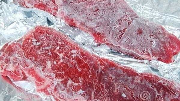 Những cách rã đông thịt 'chết người' nhiều bà nội trợ Việt vẫn làm hàng ngày - ảnh 2