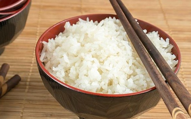 Chuyên gia giải đáp thông tin 'ăn cơm nguội hâm nóng gây ung thư' - ảnh 1