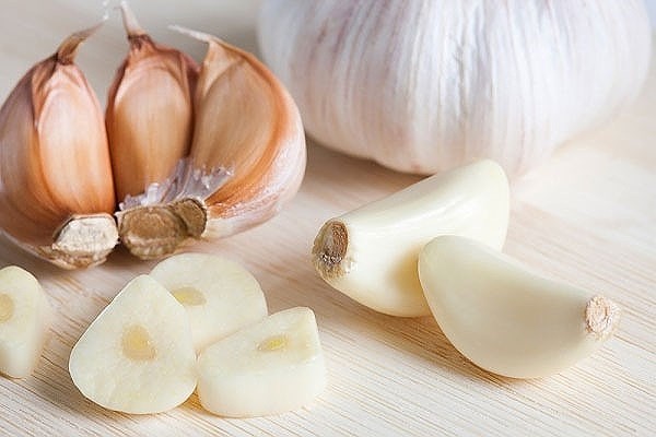 Những 'đại kỵ' khi ăn tỏi không phải ai cũng biết - ảnh 2