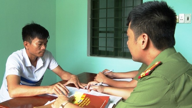 Triệt phá đường dây buôn lậu máy móc, linh kiện mô tô từ Lào về Huế - ảnh 4