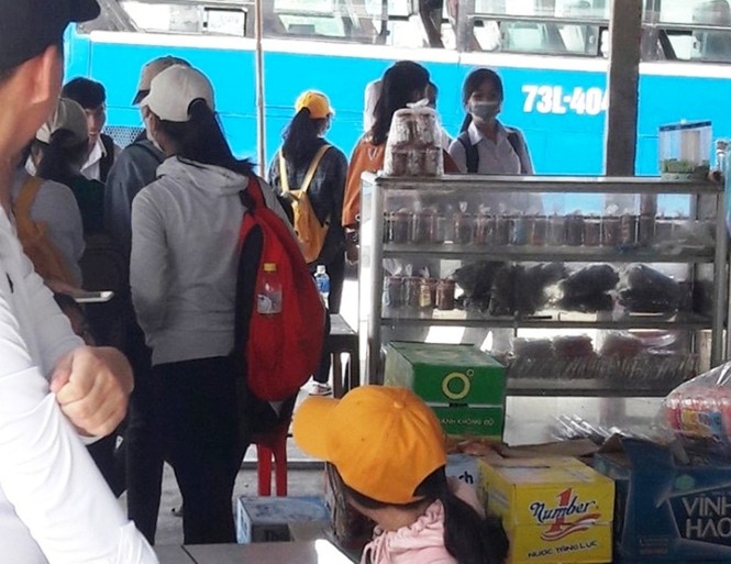Tài xế không bằng lái điều khiển xe khách đưa đón 40 học sinh ở Huế - ảnh 1