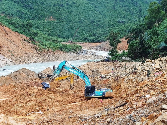 Cứu nạn tại Rào Trăng 3: Khó khăn nối lại tìm kiếm, cho người nhà nạn nhân vào hiện trường - ảnh 1